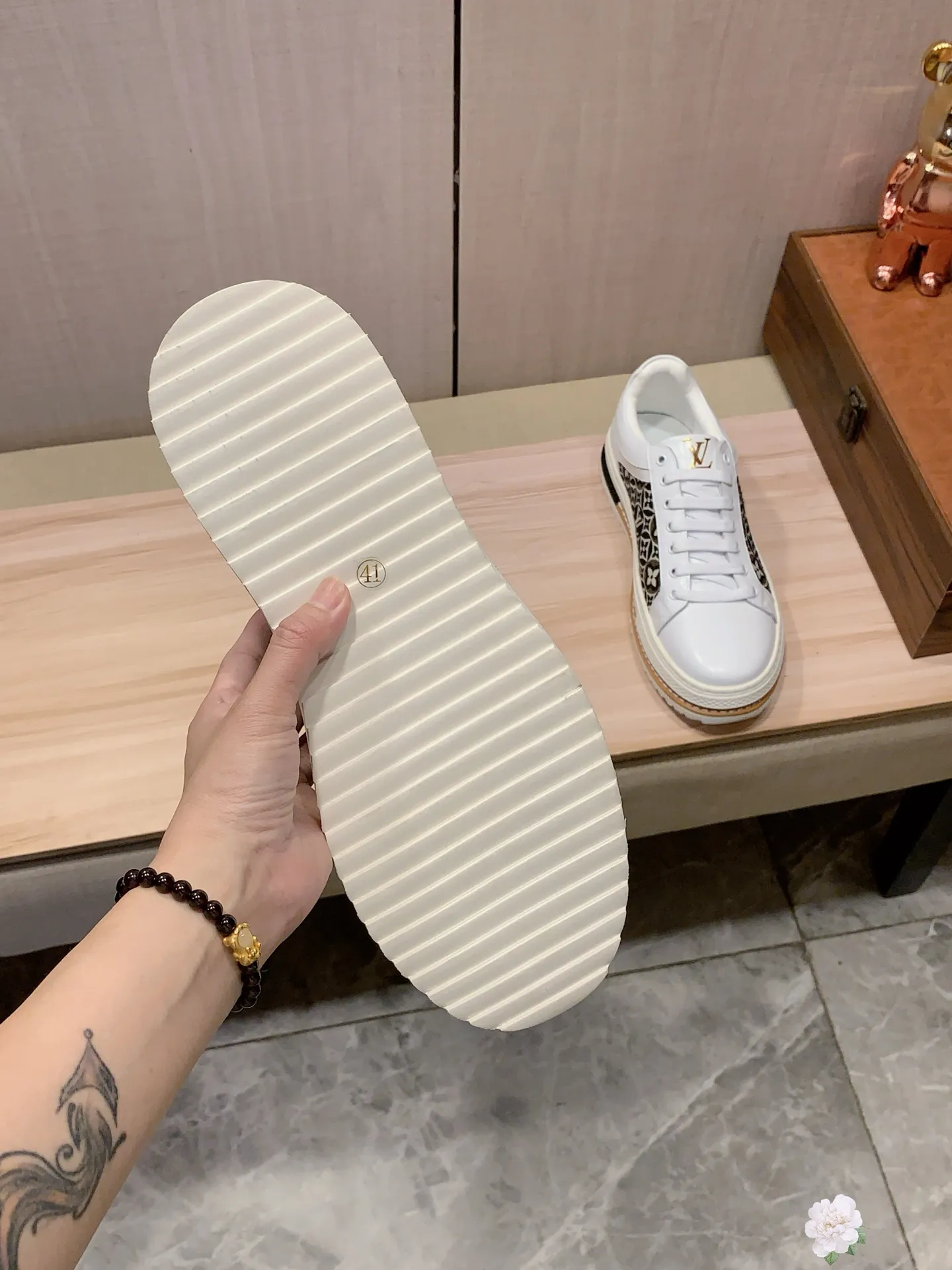 Men's men's shoes 💰420💰💰🎩🎩[Lightning][Lightning] "LV*" The latest • hot style casual shoes, top brand [Seduce] luxury~purchase, top~quality. [Strong] The upper is made of imported breathable cowhide with fabric material ➕ Breathable sheepskin feet (•) and fine workmanship. The original stylish and stylish soft rubber wear-resistant and non-slip outsole is light and comfortable on the feet. The real thing looks better when photographed in person. Code 111: Code: 38-44, 2️⃣colors selected